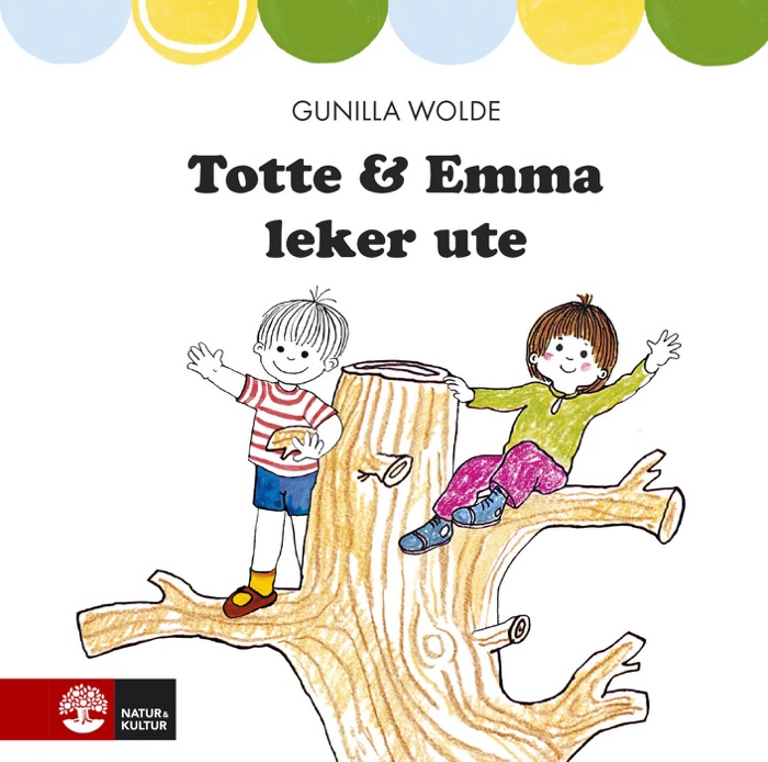 Totte och Emma leker ute