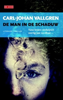 De man in de schaduw by Carl-Johan Vallgren