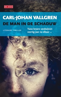 De man in de schaduw by Carl-Johan Vallgren