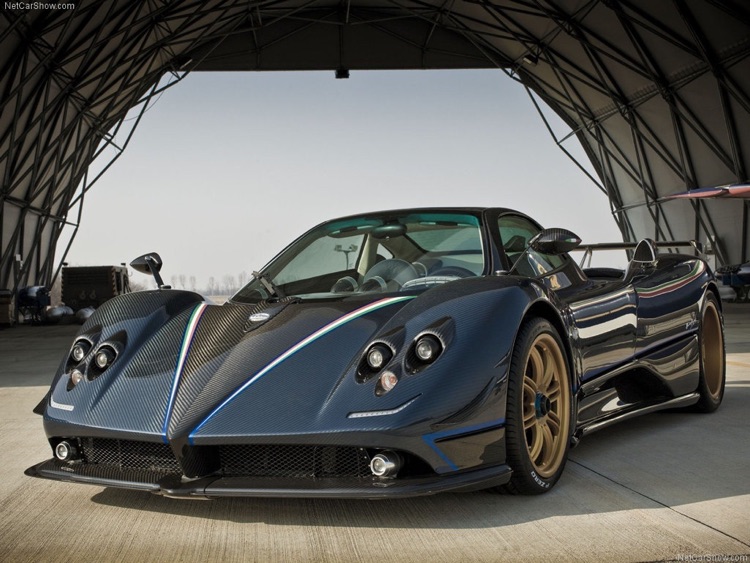 238 Amazing Pagani Sports Car Game and Wallpaper