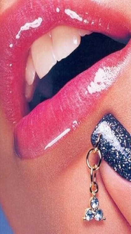 Cool Wallpapers & Backgrounds HD for iPhone and iPod: With Awesome Shelves & Frames screenshot-4