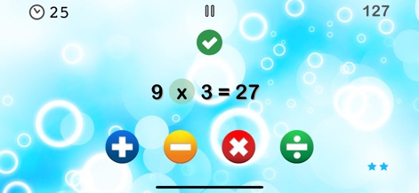 Math Champions games for kids. - 이 화면에서는 사용자가 수학 연산 문제를 풀고, 올바른 연산자 버튼을 선택하여 빠른 계산 능력을 향상시킬 수 있습니다.