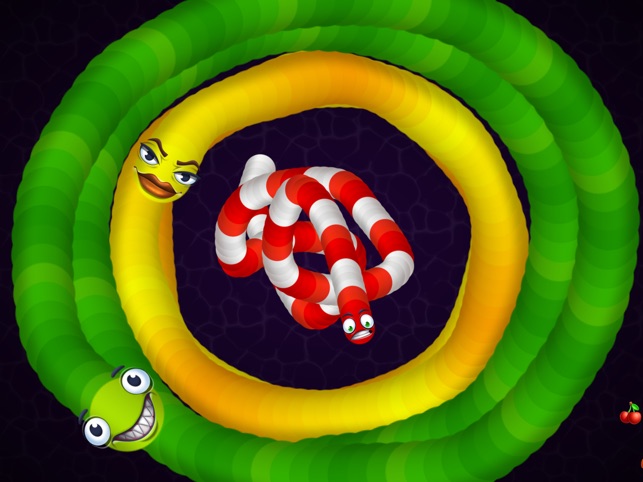 When you play the snake game without internet the apple goes invisible and  the snake becomes a worm : r/softwaregore