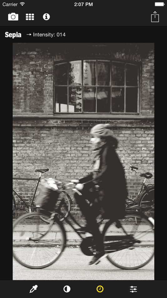 #5. Monochromia - B&W Photos (iOS) By: youthhr