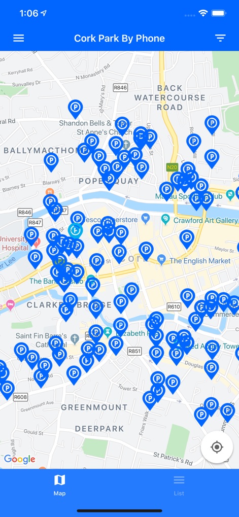 Cork Park by Phone - Die App präsentiert eine interaktive Kartenansicht, die Nutzern hilft, Parkplätze zu finden, indem sie zahlreiche blaue 'P'-Icons für verfügbare Parkzonen und eine "Map"-Option zur Orientierung anzeigt.