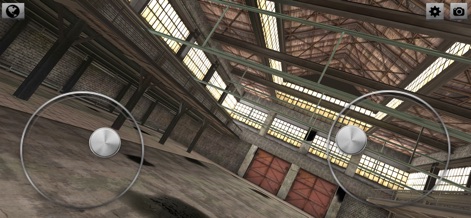 DRS - Drone Flight Simulator - A captura mostra o interior de um hangar industrial, com suas estruturas metálicas e paredes de tijolo, onde os joysticks virtuais permitem aos pilotos navegar por este ambiente complexo.