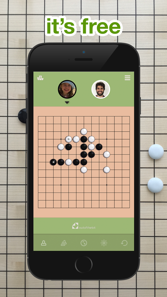 #1. Five In a Row - Gomoku (iOS) โดย: OutOfTheBit Ltd
