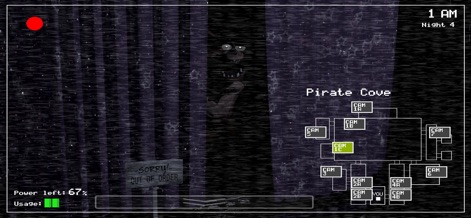 Five Nights at Freddy's - 이 스크린샷은 'Pirate Cove' 구역을 비추는 보안 카메라 시점을 보여주며, '고장'이라는 팻말 뒤로 애니매트로닉 폭시의 모습이 희미하게 드러납니다.