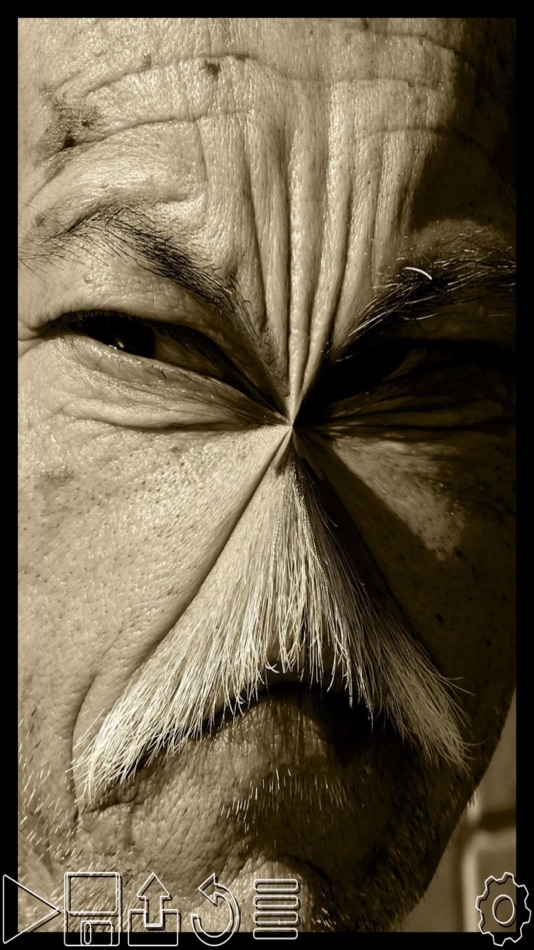 #1. Real Warper (iOS) 来自: Pawel Delimata