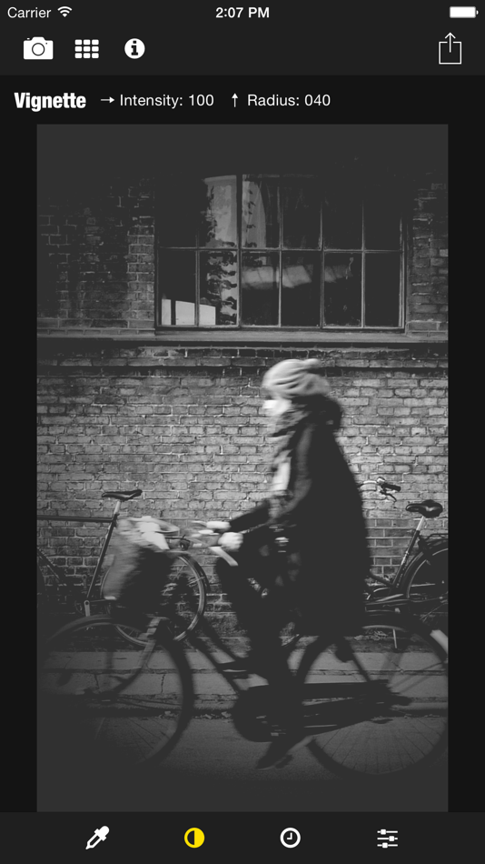 #3. Monochromia - B&W Photos (iOS) By: youthhr