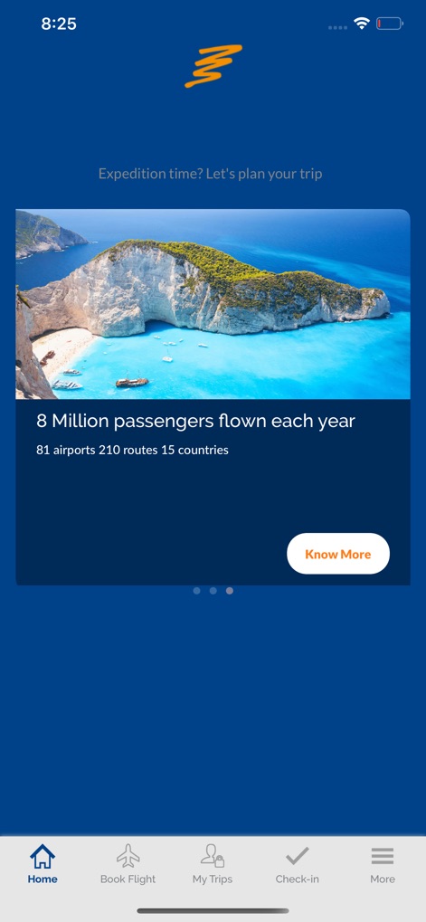 Smartwings - Die Startseite inspiriert mit einem malerischen Bild einer Küstenlandschaft und präsentiert beeindruckende Statistiken wie die '8 Million passengers flown each year'.