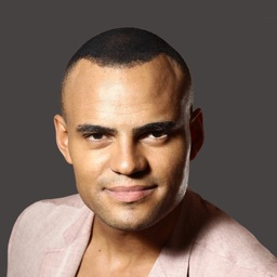 HollywoodSelfie: Mohombi