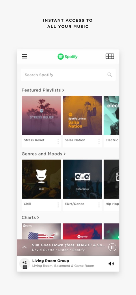 Bose SoundTouch - 이 앱은 Spotify와 같은 인기 스트리밍 서비스를 통합하여 광범위한 음악 라이브러리에 대한 즉각적인 접근을 제공하며, 현재 'Living Room Group'에서 재생 중인 곡을 하단 바에서 명확히 보여줍니다.