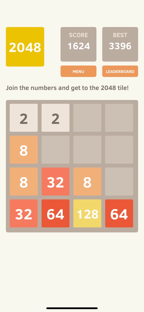 2048 - Nutzer sehen den aktuellen Spielstand sowie den persönlichen Rekord direkt über dem Spielfeld, welches die vielfältigen Kachelwerte widerspiegelt.