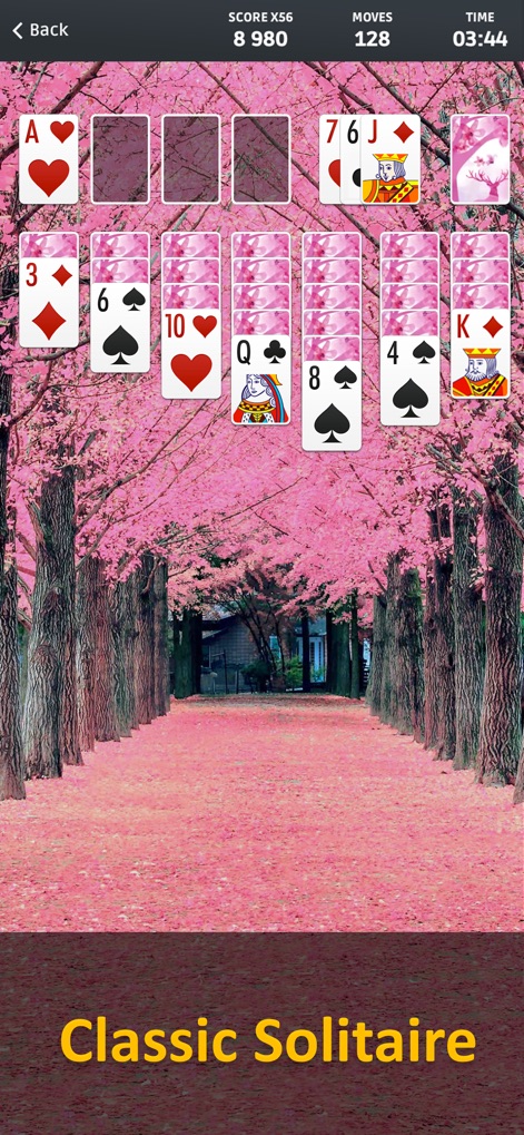 Solitaire ∘ - Esta captura ilustra las ricas opciones de personalización, mostrando un hermoso fondo de cerezos en flor y reversos de cartas a juego, lo que permite a los usuarios crear una atmósfera estéticamente agradable e inmersiva durante el juego.