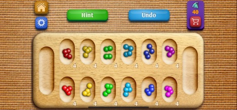 Mancala. - La aplicación presenta un tradicional tablero de madera con vibrantes fichas de colores, ofreciendo una experiencia de juego familiar y atractiva.