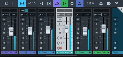 Cubasis LE 3 - Gli utenti possono affinare il sound con il mixer multitraccia completo, caratterizzato da fader precisi per ogni canale, come il 'Bass Amp' a +0.00, e controlli Mute e Solo dedicati per un missaggio dettagliato.