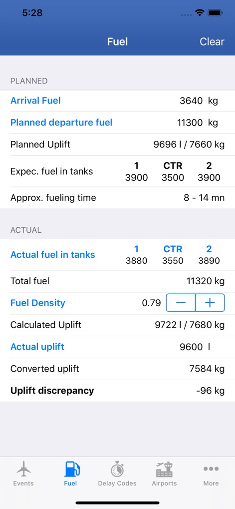 737 Pilot - Esta interfaz permite una gestión precisa del reabastecimiento, comparando el 'Planned Uplift' (carga prevista) con los 'Actual fuel in tanks' (combustible real en tanques) para cada compartimento.