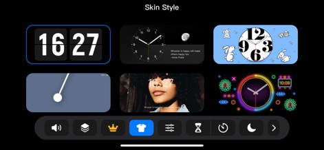 Flip clock - no ads - Los usuarios pueden explorar una cuadrícula diversa de estilos de reloj, complementada por una barra de navegación inferior intuitiva para ajustes rápidos.