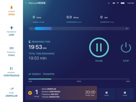FISIOWARM 7.0 - Durante el tratamiento, la aplicación muestra métricas clave en tiempo real, como el "voltaje de salida" y la "energía transferida", junto con un indicador claro del "tiempo restante" para una gestión óptima de la sesión.