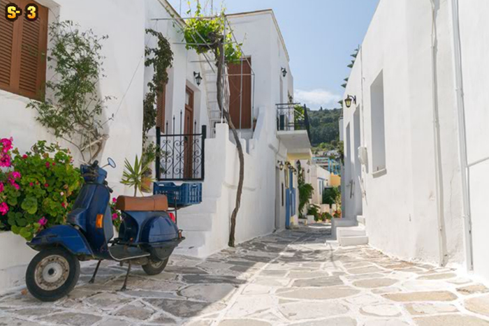 Oia Village Escape
