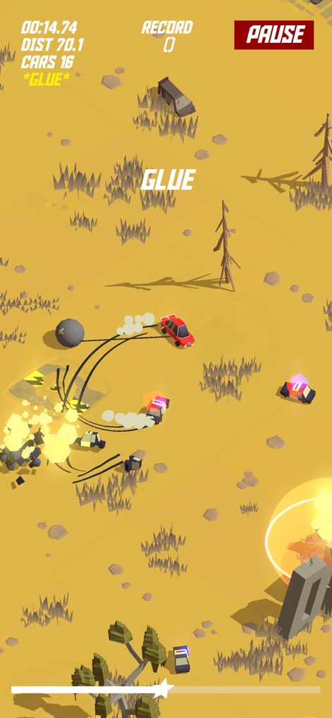 PAKO Forever - La adrenalina se desata en un entorno desértico con árboles secos, donde el uso estratégico del potenciador "GLUE" permite a los jugadores inmovilizar a sus perseguidores en medio del caos.