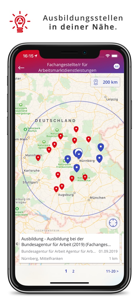 AzubiWelt - The app visually maps available apprenticeships, showing their proximity with a distance filter and interactive location pins.
