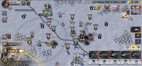 Warpath: Ace Shooter - Dieser Screenshot zeigt eine ausgedehnte Winterkarte mit zahlreichen Truppenbewegungen und Basen, was die Komplexität der globalen Eroberung und des Gebietsmanagements illustriert.