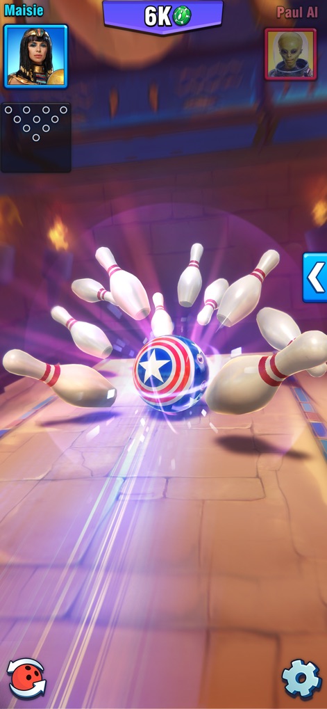 Bowling Crew — 3D Sport Game - Aquí se aprecia un strike potente en un escenario detallado con temática egipcia, donde el impacto de la bola genera efectos visuales deslumbrantes.