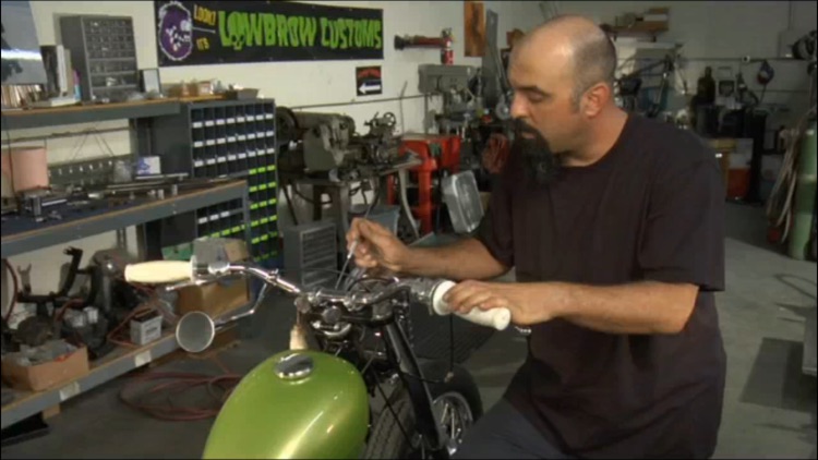 English 102 - For Unit and Pre-Unit Triumph Mot... screenshot-3