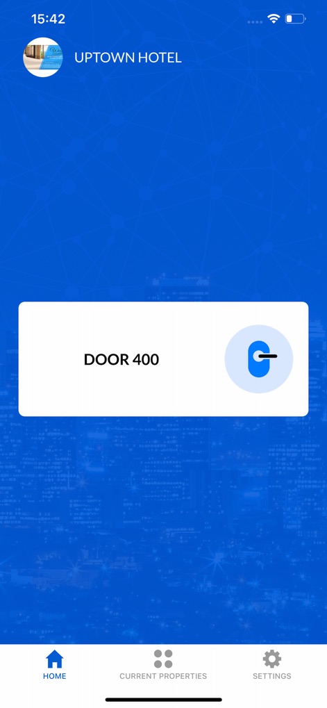 DirectKey™ - O aplicativo apresenta o número do apartamento "DOOR 400" em um card intuitivo e um ícone de chave discreto, pronto para a interação do usuário.