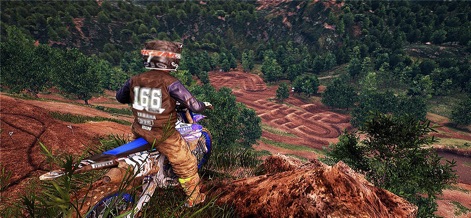Freestyle Motocross Skill 3D - Observe the game's intricate track designs, featuring numerous jumps and bumps, nestled within richly detailed mountainous terrain ready for daring stunts.