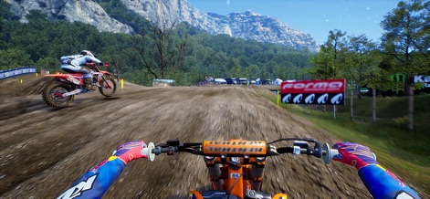 Freestyle Motocross Skill 3D - Dive into thrilling race action with an immersive first-person perspective, highlighting detailed handlebars and trackside obstacles for an authentic experience.