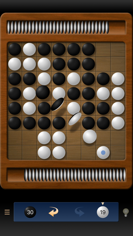 #2. Reversi (iOS) 由: Kiss The Machine