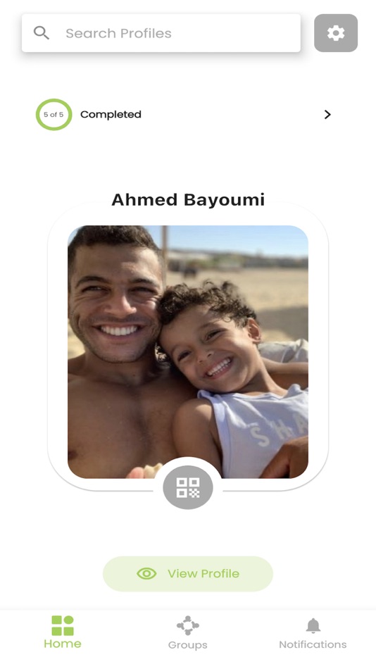 #1. Me-App (iOS) 由: Yahia Agwa