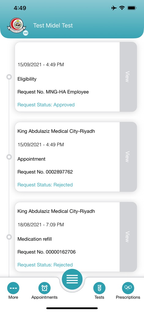 خدمات المرضى - Esta sección ofrece una visión general clara de las interacciones pasadas del paciente con el sistema, detallando un listado exhaustivo de solicitudes (como elegibilidad o citas) y mostrando indicadores de estado claros (Aprobado o Rechazado).