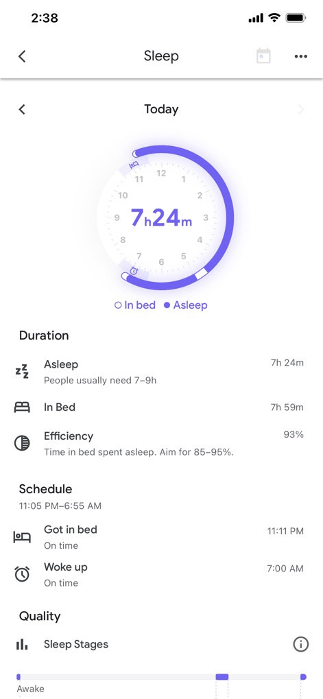 Google Fit: Activity Tracker - L'app offre un'analisi approfondita del sonno, evidenziando la durata totale di 7 ore e 24 minuti in un intuitivo grafico circolare e fornendo metriche essenziali come l'efficienza del sonno (93%) e gli orari di coricamento/risveglio.
