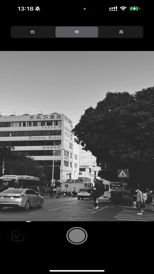 #2. ArakiCam classic bw camera (iOS) By: 京 唐