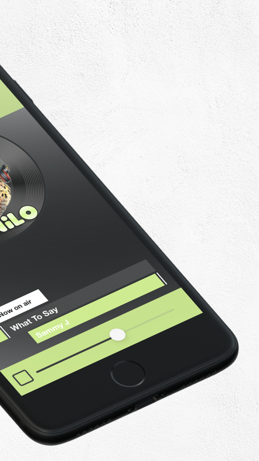 #2. Radio Vinilo Oficial (iOS) 由: MACOX DOCKS SL