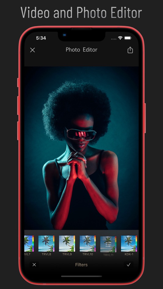 #1. DeluxeFX (iOS) โดย: Umit Yoruk