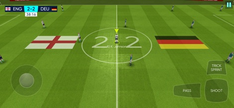 Soccer Cup 2025: Football Game - Gli appassionati possono seguire l'andamento del match con il tabellone 'ENG 2-2 DEU' e osservare l'azione con la marcatura del giocatore attivo ('K. Johnson') al centro del campo.