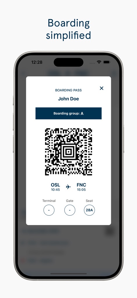 Norwegian Travel Assistant - Questo screenshot mostra la funzionalità di imbarco semplificata dell'app, evidenziata dal "QR code" di grandi dimensioni per la scansione e l'indicazione della "Boarding group: A" per un processo fluido.