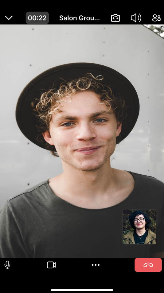 #9. Salon Chat (iOS) 由: VMO HOLDINGS TECHNOLOGY JOINT STOCK COMPANY