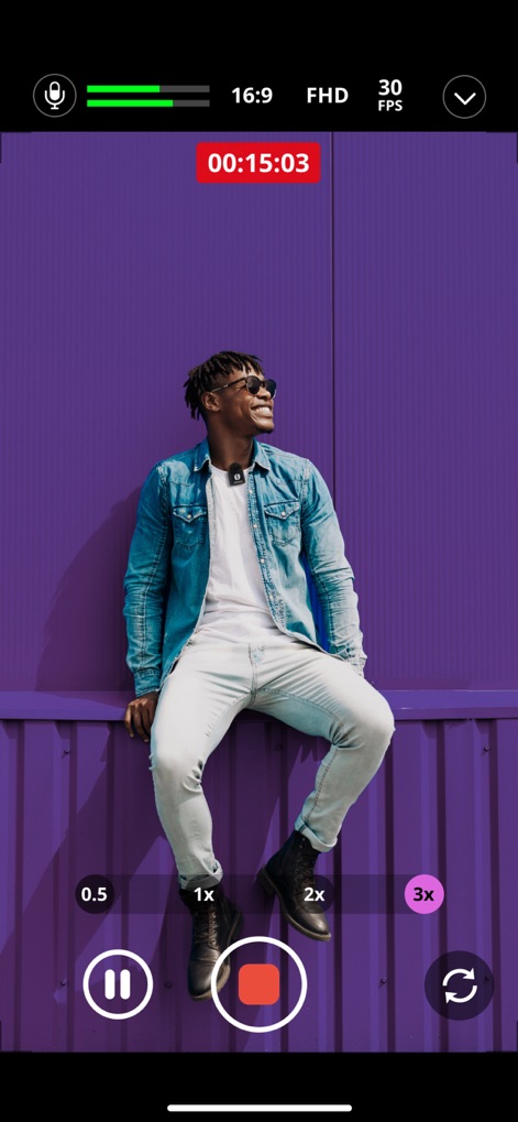 RØDE Capture - Explore the streamlined recording interface, showcasing prominent video settings like the 16:9 aspect ratio and easy-access zoom controls for dynamic captures.