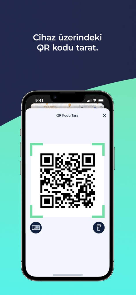 Porty - Users initiate power bank rental by scanning a QR code with the integrated camera scanner, which includes convenient keyboard and flashlight icons.