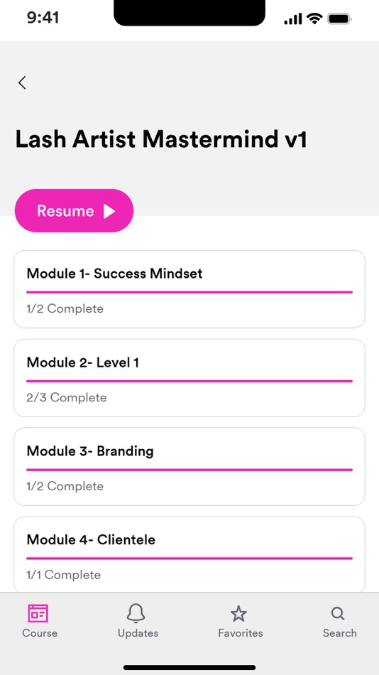 #4. S.H.E. Lash University (iOS) Podle: Emily Sudduth