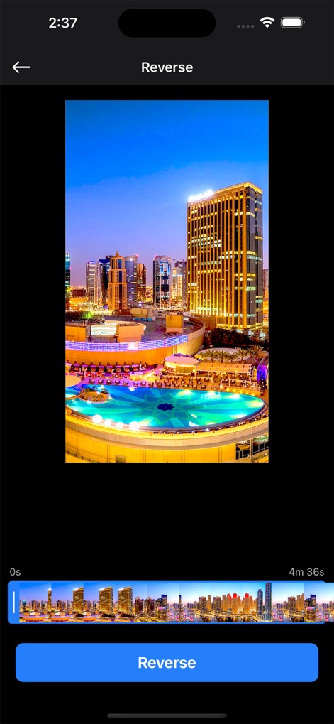 Video Compressor: Resize Video - このツールは、動画を逆再生することでユニークな視覚効果を生み出し、ユーザーはタイムラインで再生範囲を確認しながら効果を適用できます。