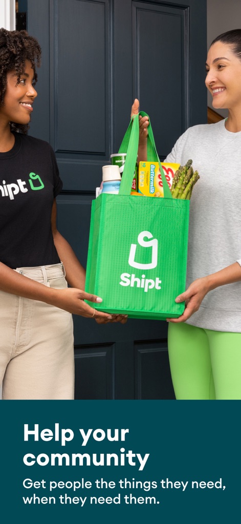 Shipt: Shopper and Driver - Dieses Bild zeigt einen freundlichen Austausch zwischen einer Shipt-Lieferantin und einem Kunden, der eine grüne Einkaufstasche mit Lebensmitteln entgegennimmt. Es verdeutlicht den persönlichen Lieferdienst und die Unterstützung der Gemeinschaft.