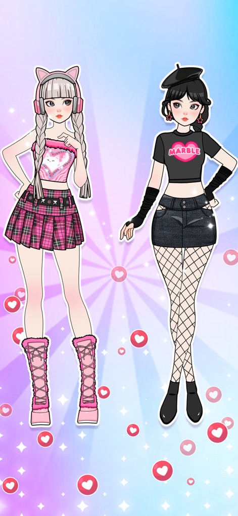 Paper Doll Diary: Dress Up DIY - Esta herramienta inspira a crear tendencias con estilos contemporáneos, mostrando dos muñecas con conjuntos como el top con estampado de cuadros y denim oscuro, en un ambiente interactivo con corazones flotantes.