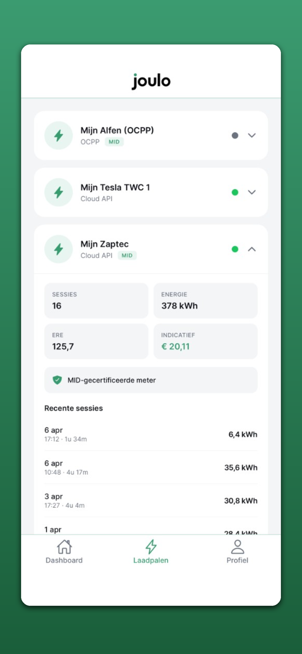 Joulo-app met een overzicht van gekoppelde laadstations per merk, status en serienummer